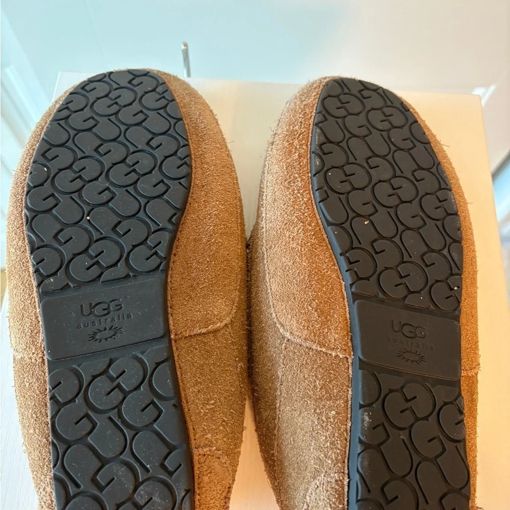 UGG Ascot Men's Suede Moccasin Slippers - Tan size 6